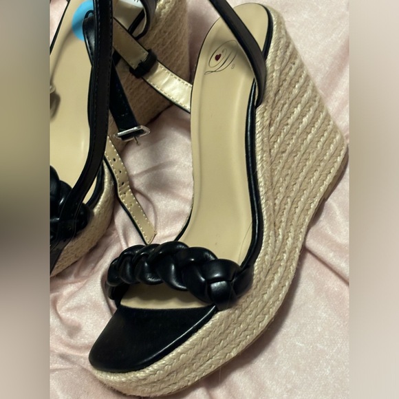 Sz 6 Delicious Strap Braid Wedges new never used - Picture 3 of 5